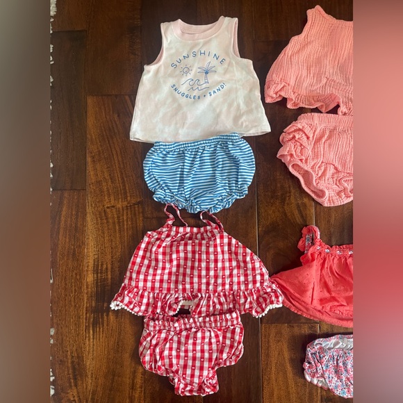 Excellent condition! Lot of 6 baby girl 6-9 month two piece outfits. - Picture 2 of 4